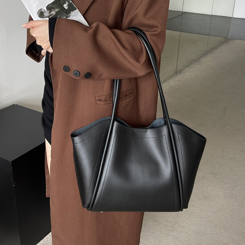 Damen Schultertasche aus Echtleder ⎜ Große Tragetasche mit Eleganter Form und Langen Tragegriffen