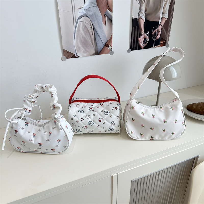 Schultertasche für Damen ⎜ Frische Blumendruck Umhängetasche im Street-Style für den Alltag