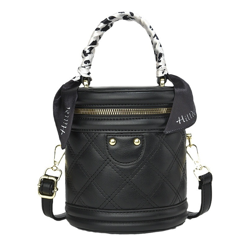 Handtasche für Damen ⎜ Modische Umhängetasche mit Zipper und verziertem Tragegriff