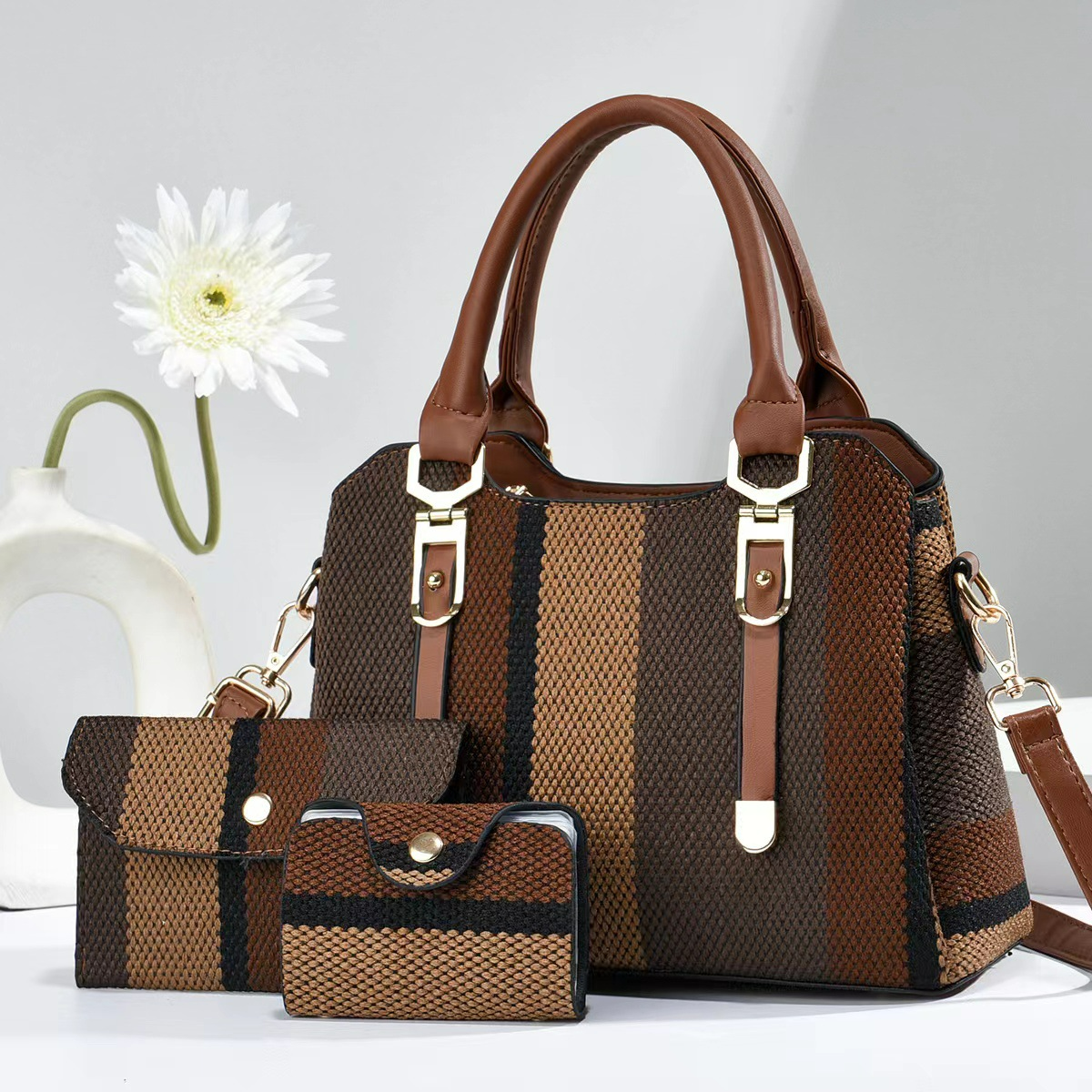 Handtaschen-Set für Damen ⎜ Große Umhängetasche mit Kontrastdesign und passendem Portemonnaie für den Alltag