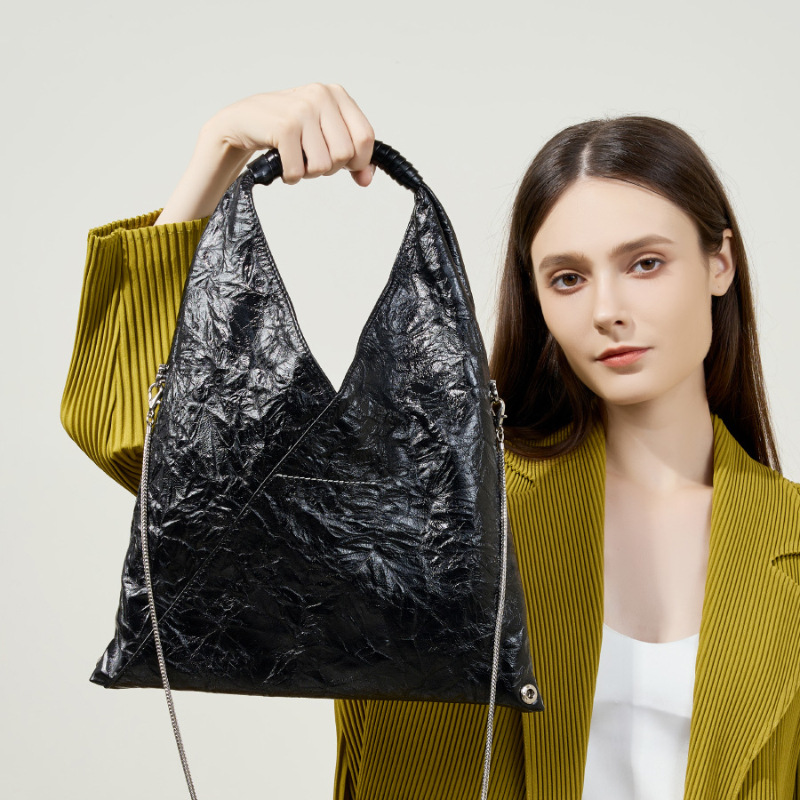 Schultertasche für Damen ⎜ Leichte Ledertasche mit viel Stauraum für Alltag und Freizeit