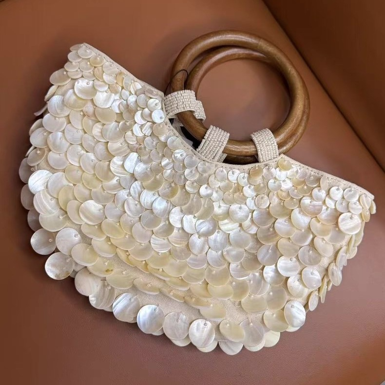 Handtasche aus Muscheln ⎜ Elegante Damen Tasche mit Holzgriffen und handgefertigten Details