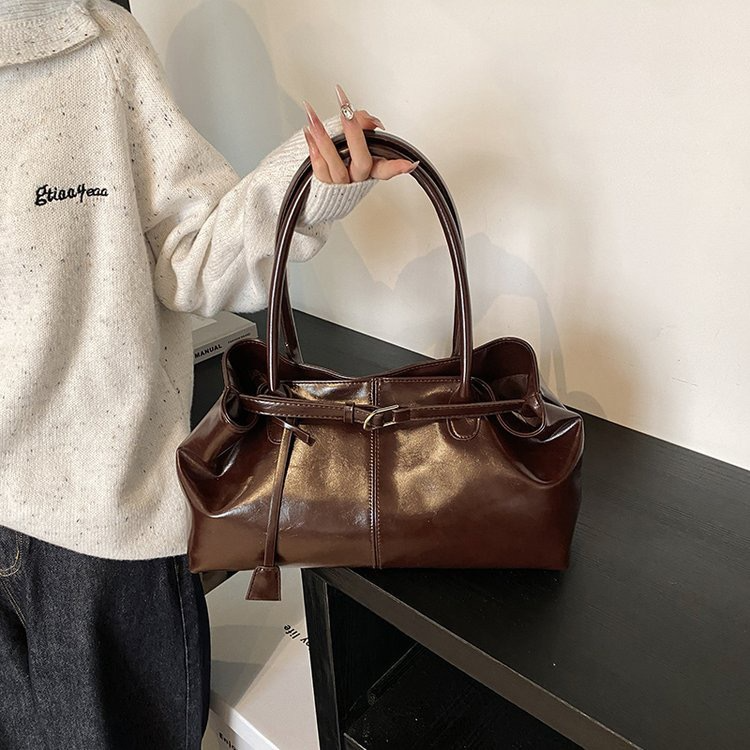 Schultertasche für Damen ⎜ Elegante Handtasche aus Leder mit Gürtel-Design für Herbst und Winter