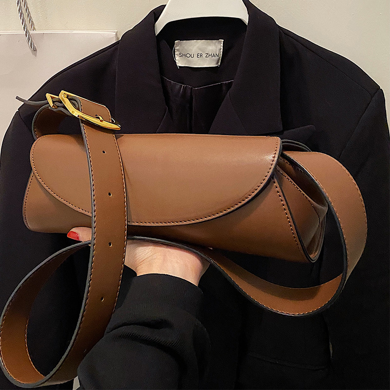Moderne Gürteltasche für Damen ⎜ Schlanke Bauchtasche aus Kunstleder mit verstellbarem Gürtel