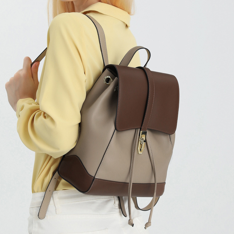 Damen Rucksack aus Kunstleder ⎜ Stilvoller Tagesrucksack mit Kordelzug und sicherem Steckverschluss für unterwegs