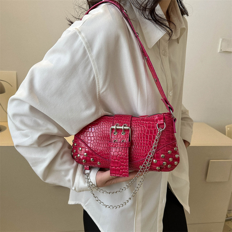 Modische Damen Schultertasche ⎜ Robuste Umhängetasche mit Kroko-Prägung, Nieten und Kettenriemen