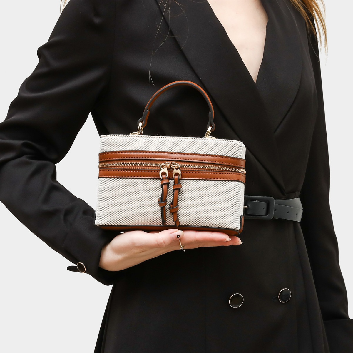 Umhängetasche für Damen ⎜ Kleine stabile Handtasche im Box-Stil mit Griff und Reißverschluss