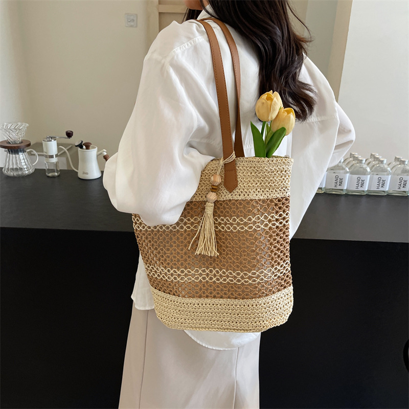 Strohtasche Damen ⎜ Leichte Strandtasche mit Fransen, Großes Fassungsvermögen für Sommer und Urlaub