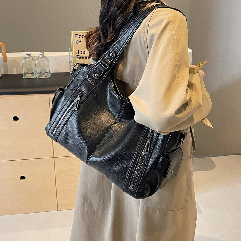 Schultertasche für Damen ⎜ Geräumige Umhängetasche aus Kunstleder mit Reißverschlüssen für Alltag und Kurzreisen
