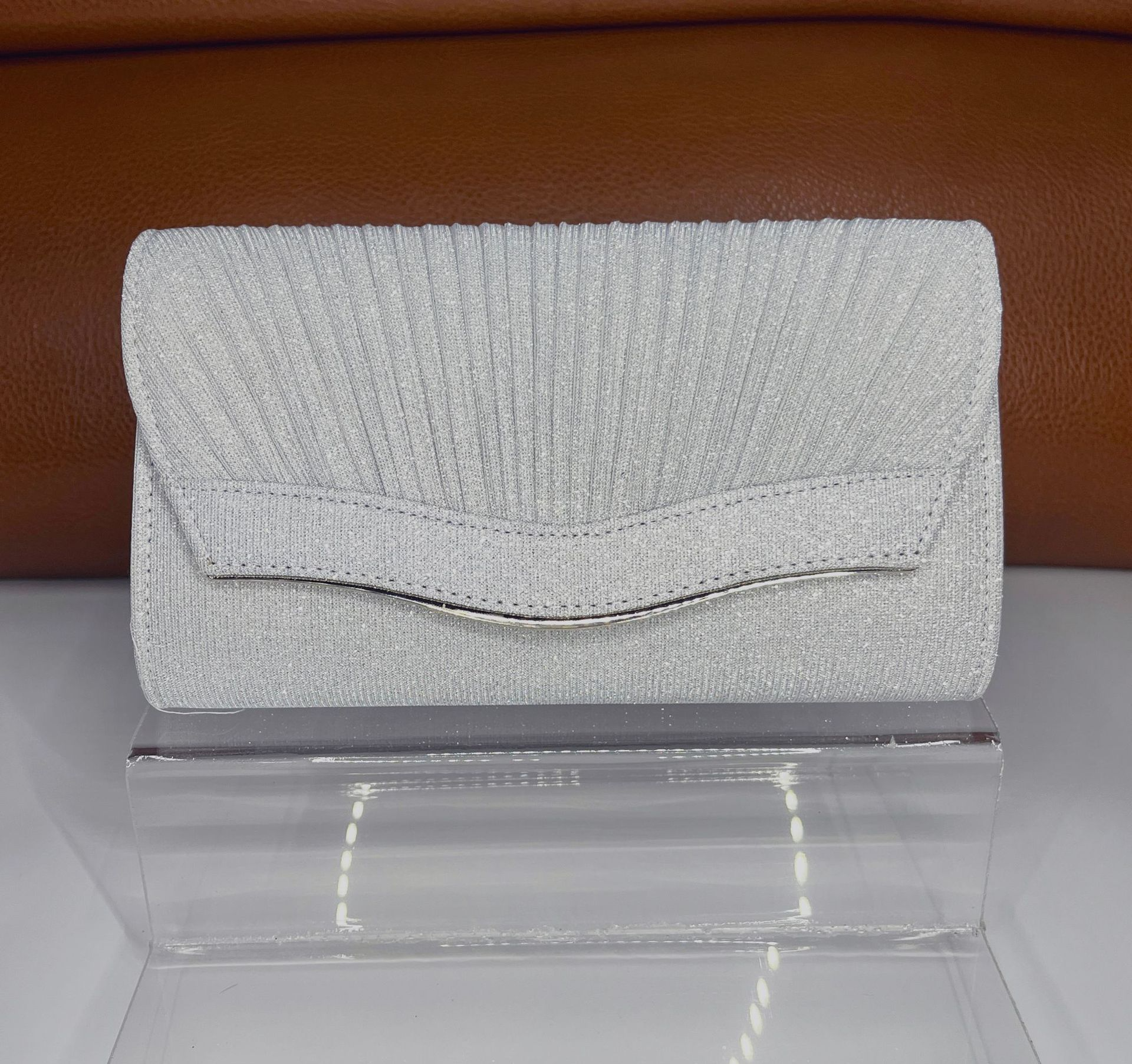 Elegante Clutch für Damen ⎜ Glitzernde Abendtasche mit Faltendesign und edlem Look