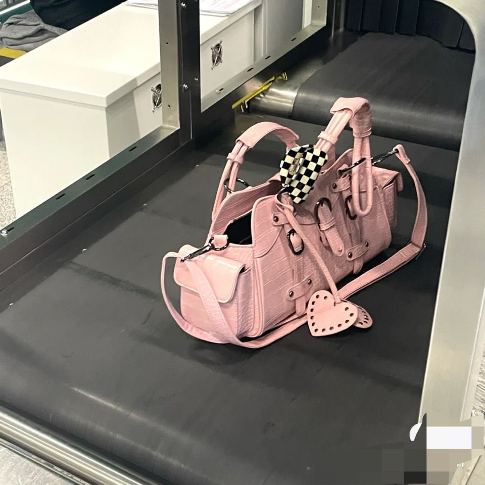 Handtasche mit Nieten und Griff ⎜ Kleine Umhängetasche für Damen im Krokolook mit Verstellbarem Riemen