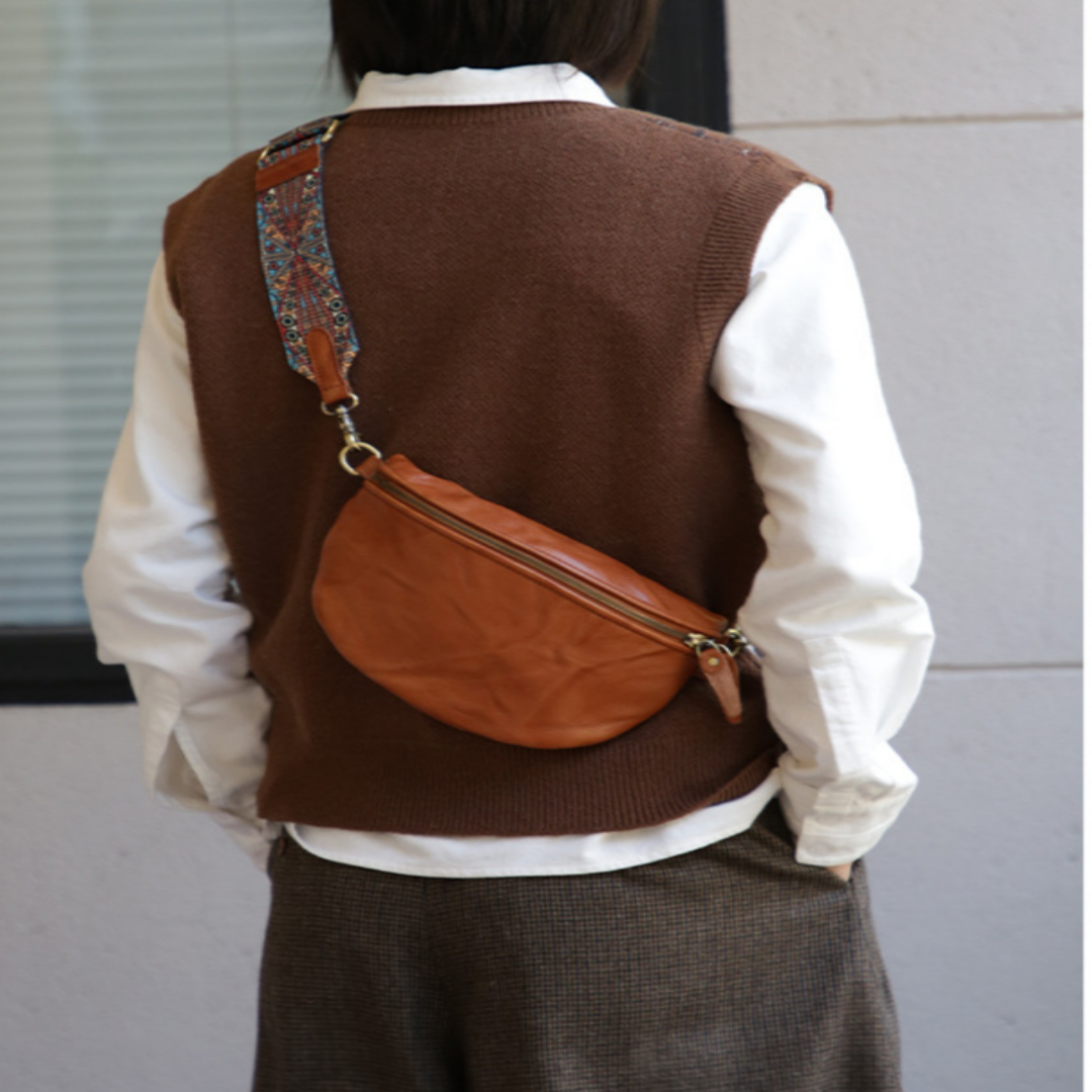 Satteltasche für Damen ⎜ Kleine Umhängetasche mit breitem Trageriemen im Retro-Boho-Stil für Freizeit und Reisen