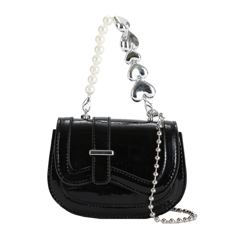 Mini Umhängetasche für Damen ⎜ Modische Satteltasche mit Perlenkette für Party und Streetstyle-Looks