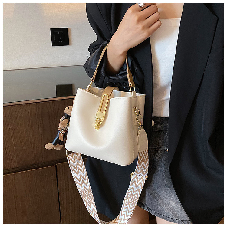 Modische Damen Handtasche ⎜ Handgefertigte Bucket Bag mit Praktischem Schulterriemen und Elegantem Verschluss