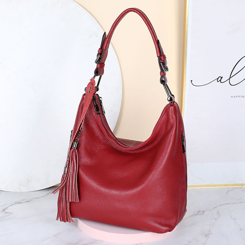 Schultertasche für Damen ⎜ Elegante Hobo-Bag aus Lederoptik mit Quaste und breitem Tragegriff für Alltag und Freizeit