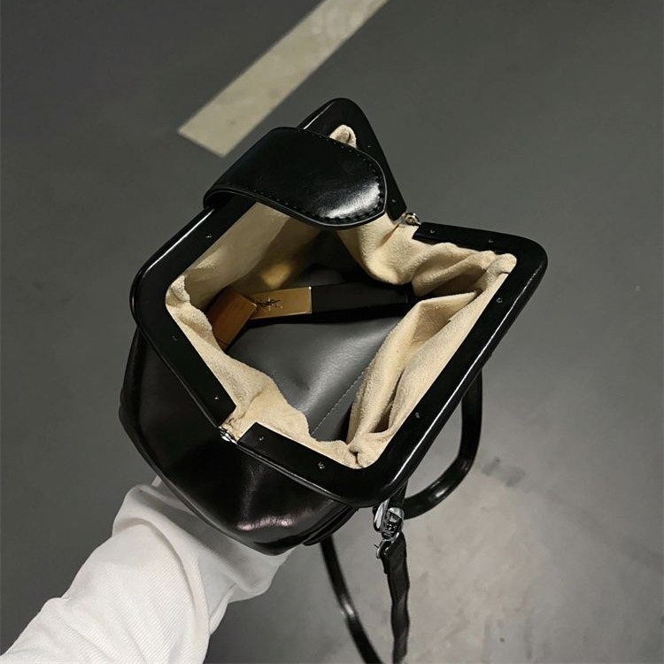 Große Damen-Handtasche ⎜ Modische Retro Schultertasche aus Kunstleder für Alltag und Business