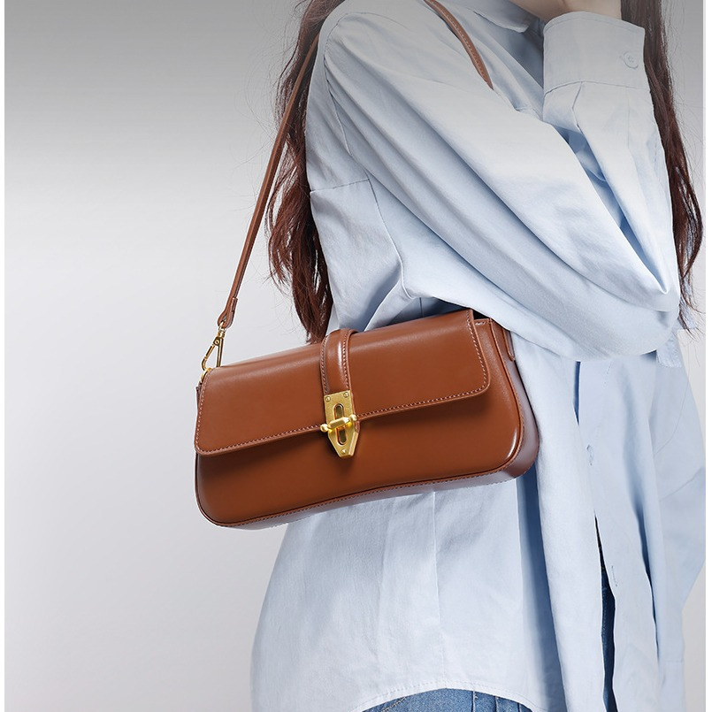 Umhängetasche für Damen ⎜ Elegante Baguette-Bag aus Leder mit Schulterriemen und sicherem Verschluss