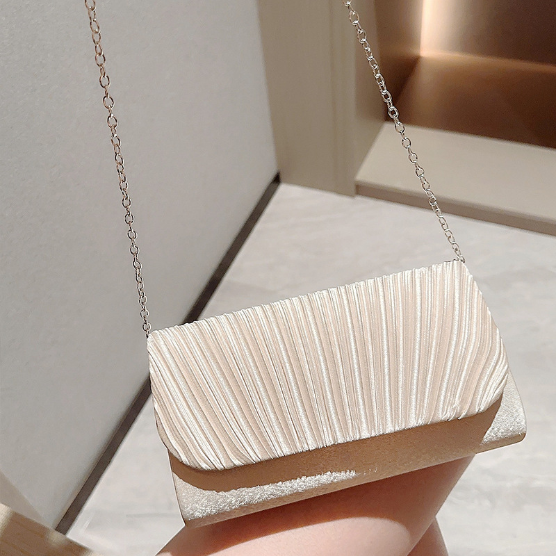 Kleine Clutch für Damen ⎜ Elegante Handtasche mit glänzendem Design für besondere Anlässe