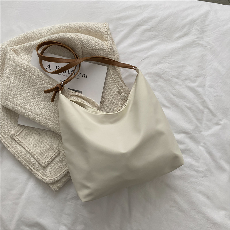 Schultertasche für Damen ⎜ Modernes Design mit praktischer Form und verstellbarem Tragegurt