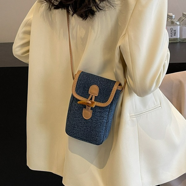 Damen Handy Umhängetasche aus Denim ⎜ Kompakte Schultertasche mit Hornverschluss und Verstellbarem Riemen