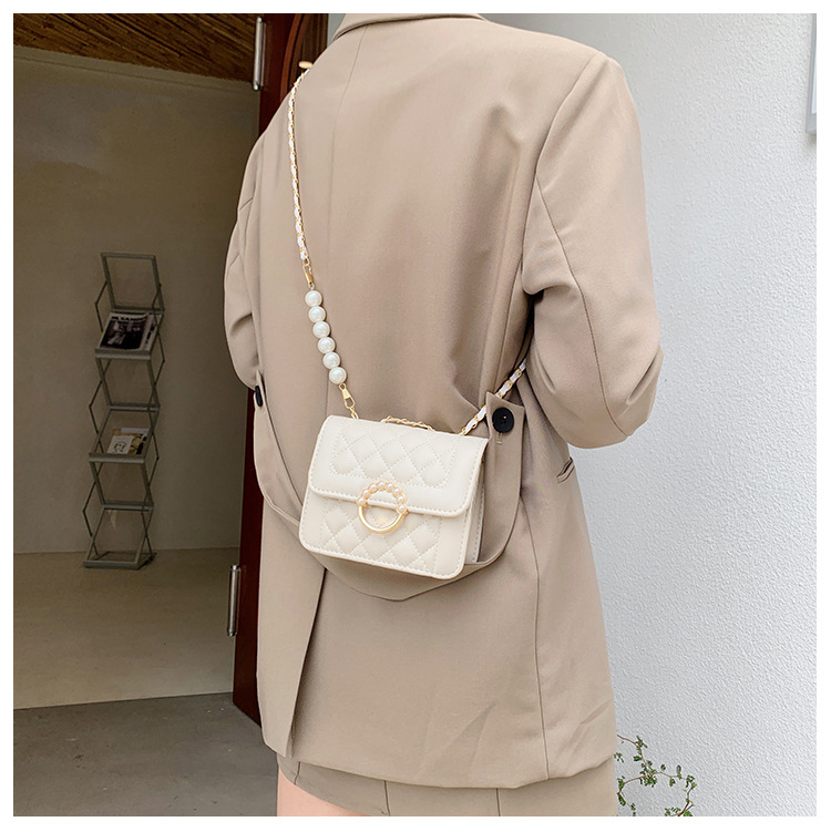 Handtasche für Damen ⎜ Elegantes Design mit Kettenriemen und Perlendetail für stilvolle Auftritte