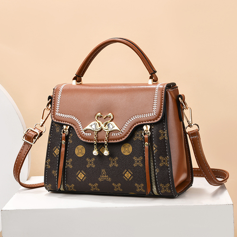 Handtasche für Damen ⎜ Modische Schultertasche mit Printmuster und dekorativem Verschluss für stilvolle Outfits