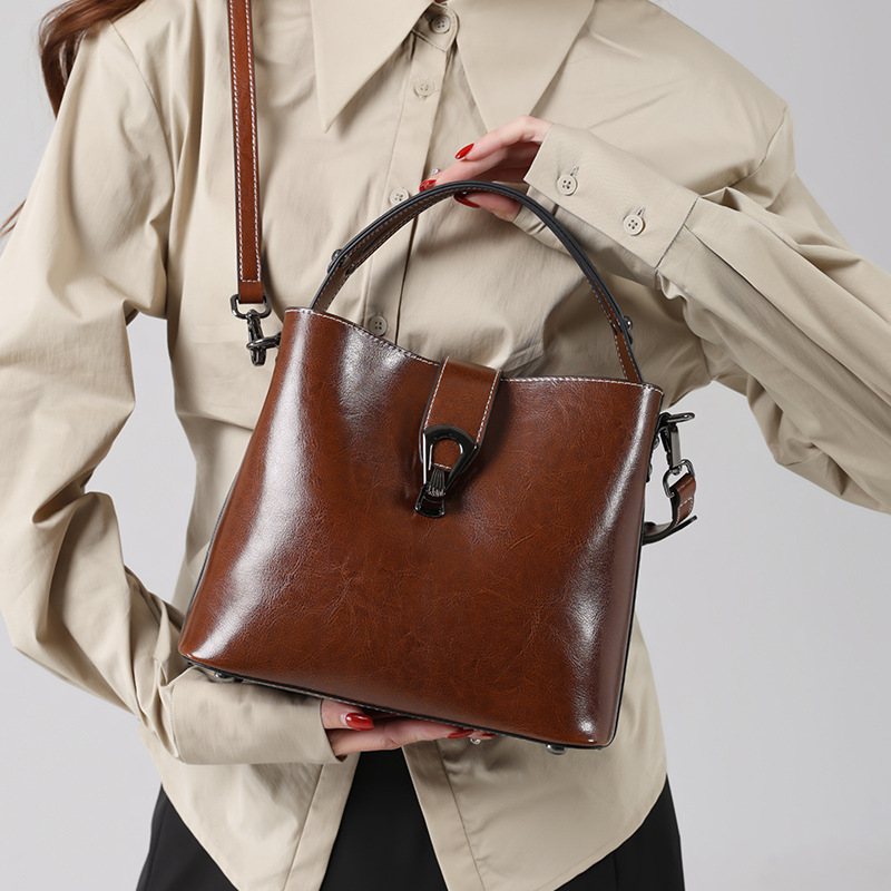 Schultertasche für Damen ⎜ Elegante Umhängetasche im Bucket-Stil mit abnehmbarem Gurt für Alltag und Büro