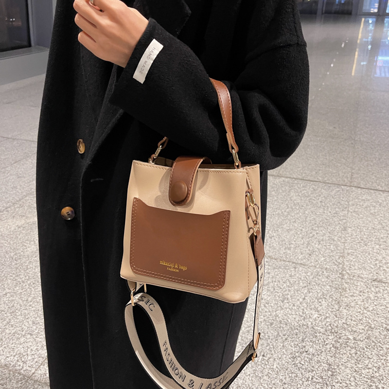 Damen Umhängetasche ⎜ Kleine Tasche mit Fach und verstellbarem Riemen für Alltag