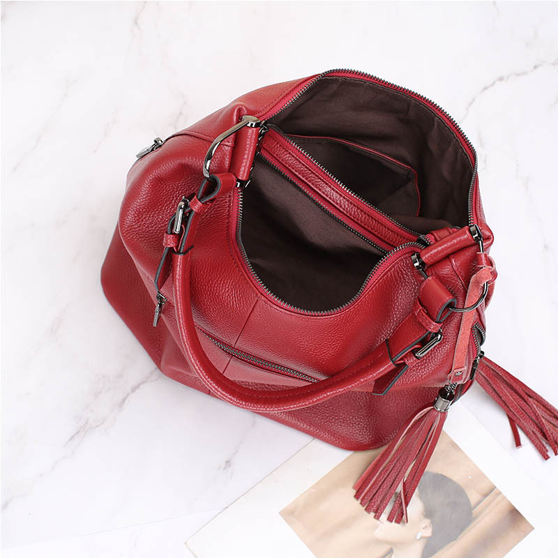 Schultertasche für Damen ⎜ Elegante Hobo-Bag aus Lederoptik mit Quaste und breitem Tragegriff für Alltag und Freizeit