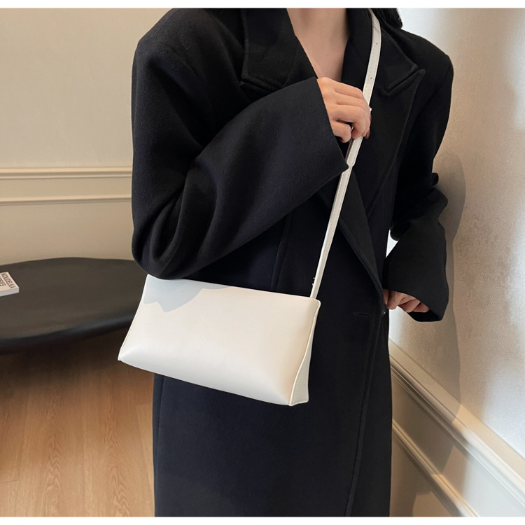 Kleine Damen Umhängetasche ⎜ Elegante Schultertasche mit Schlankem Design und Praktischem Verschluss