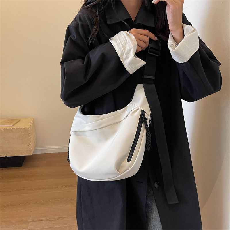 Umhängetasche aus Oxford-Gewebe für Damen ⎜ Sportliche Schultertasche mit Viel Stauraum und Lässigem Design