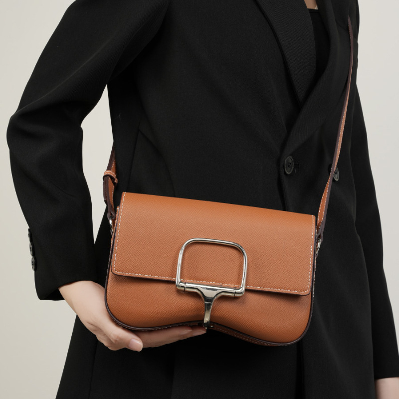 Kleine Damen Umhängetasche ⎜ Elegante Schultertasche mit Praktischem Verschluss und Zeitlosem Design