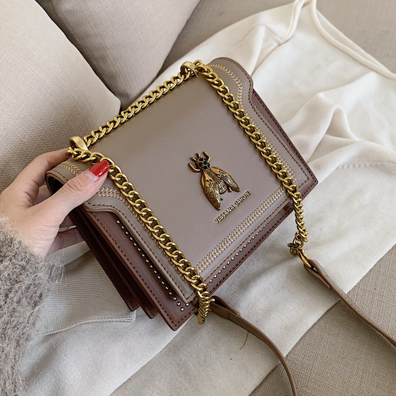 Schultertasche für Damen ⎜ Elegante Handtasche mit Bienenmotiv und Kette für Alltag und Freizeit