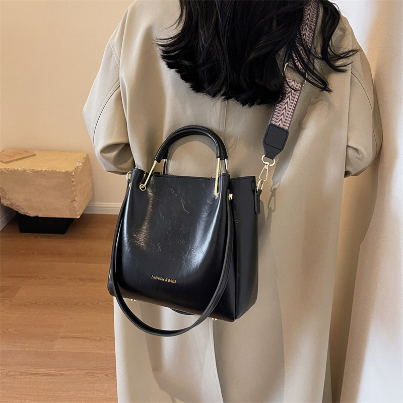 Shopper Tasche für Damen ⎜ Retro Handtasche mit Schulterriemen und viel Stauraum für Alltag und Freizeit