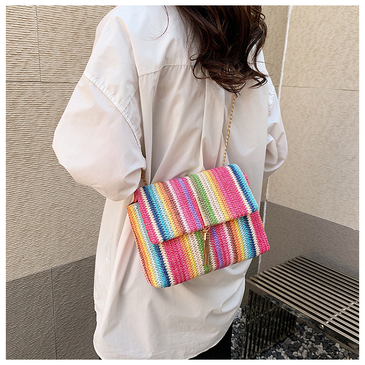 Bunte Damen Schultertasche ⎜ Modische Umhängetasche mit Kettenriemen und vielseitigem Design
