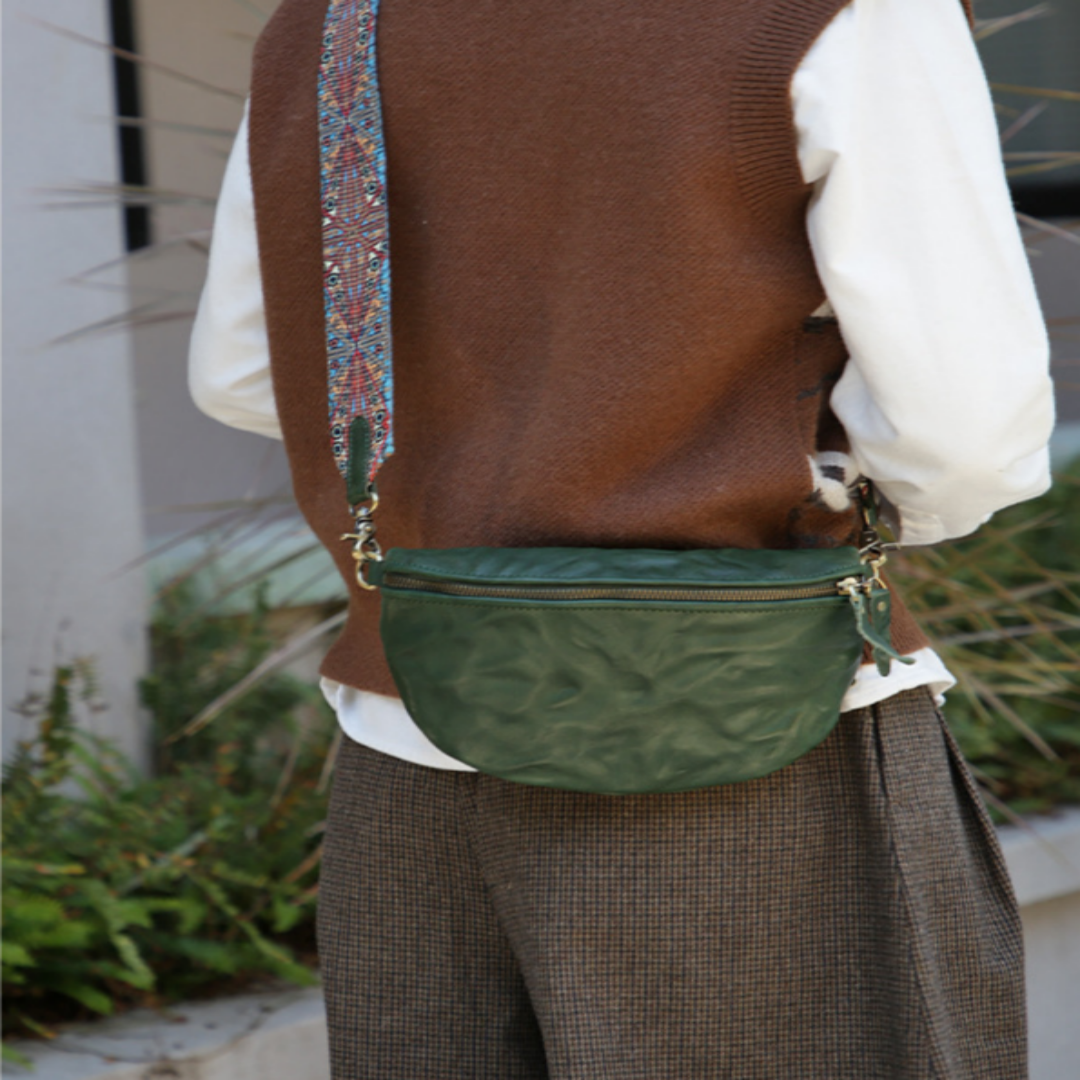 Satteltasche für Damen ⎜ Kleine Umhängetasche mit breitem Trageriemen im Retro-Boho-Stil für Freizeit und Reisen