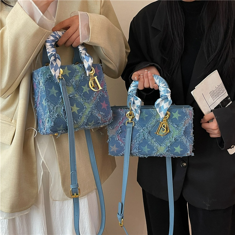 Handtasche für Damen ⎜ Modische Denim-Tasche mit Sternenmuster und Schulterriemen für Alltag und Freizeit