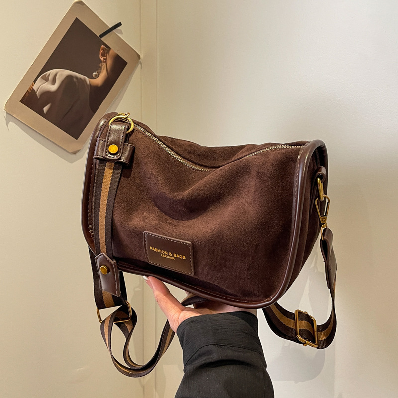 Damen Umhängetasche ⎜ Weiche Crossbody-Tasche mit Verstellbarem Gurt und Modernem Retro-Design