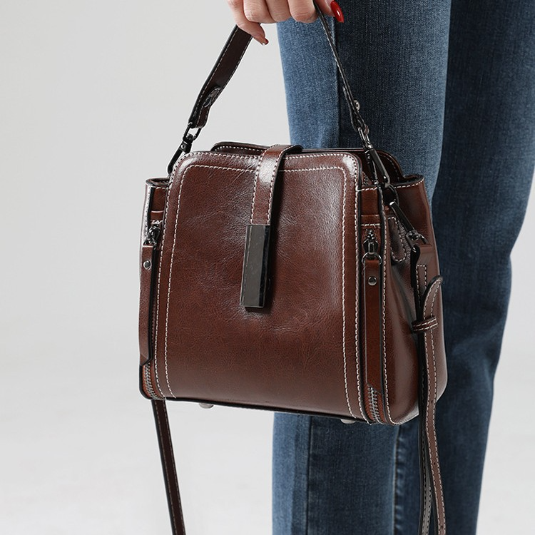 Damen Schultertasche aus Echtleder ⎜ Elegante Umhängetasche für Alltag und Büro mit Kurzgriff und Reißverschluss