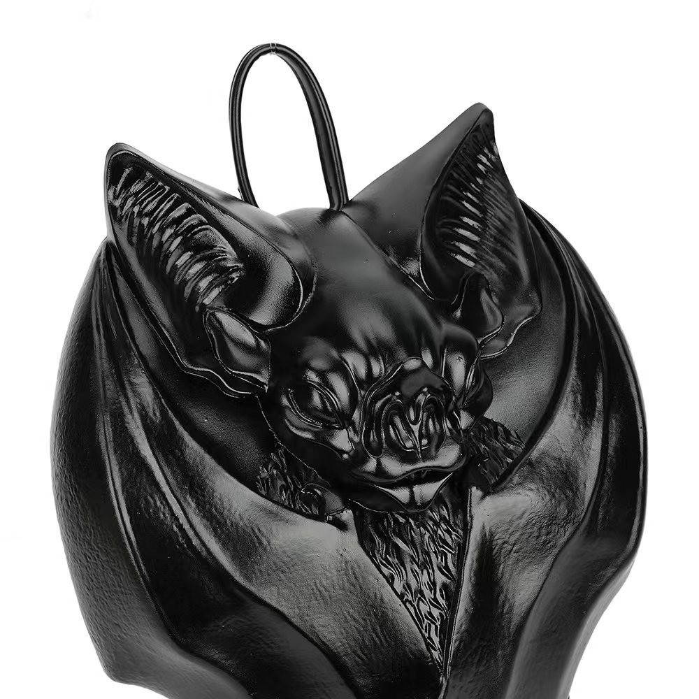 Gothic-Style Fledermaus-Brusttasche ⎜ Dunkles Design für Einen Einzigartigen, Auffälligen Look
