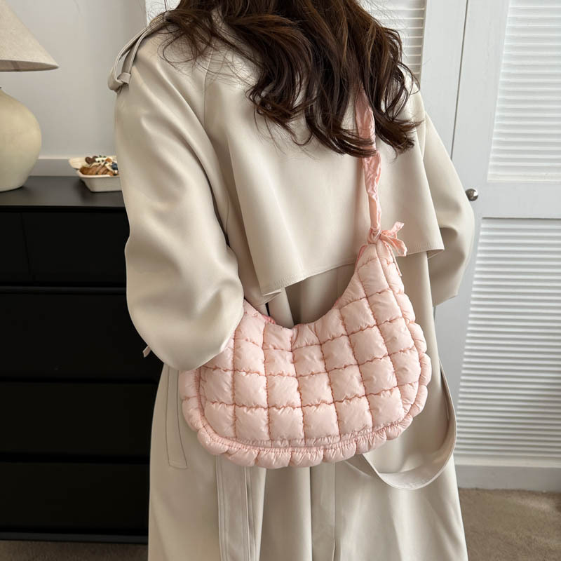 Quilted Schultertasche für Damen ⎜ Modische Henkeltasche mit verstellbarem Tragegurt und raffiniertem Design