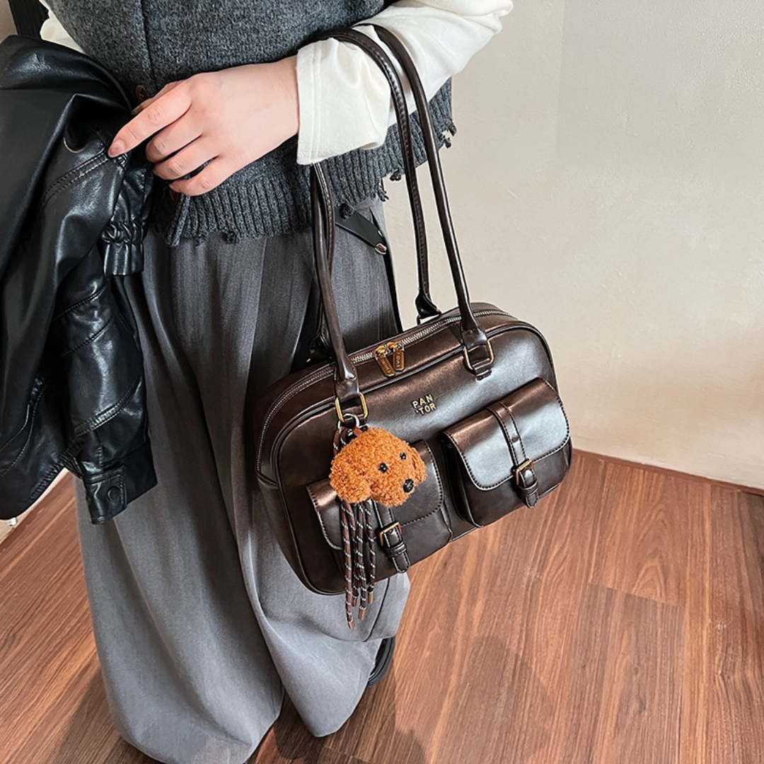 Damen Umhängetasche aus Kunstleder ⎜ Stilvolle Schultertasche mit Fronttaschen und verstellbarem Riemen