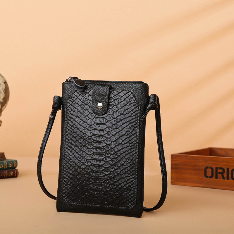 Kleine Schultertasche für Damen ⎜ Elegante Crossbody-Bag im edlen Schlangenleder-Look