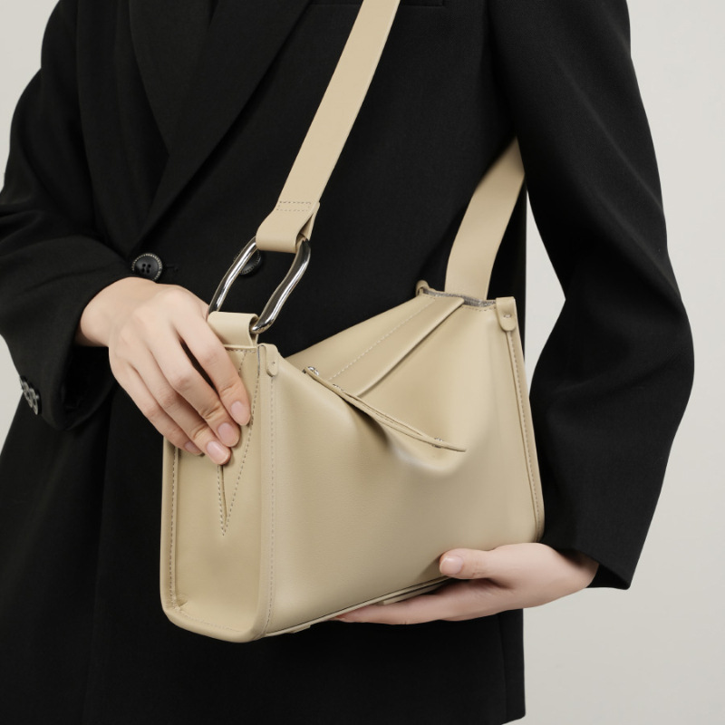 Damen Umhängetasche ⎜ Geräumige Schultertasche aus Leder mit modernem Design und verstellbarem Riemen