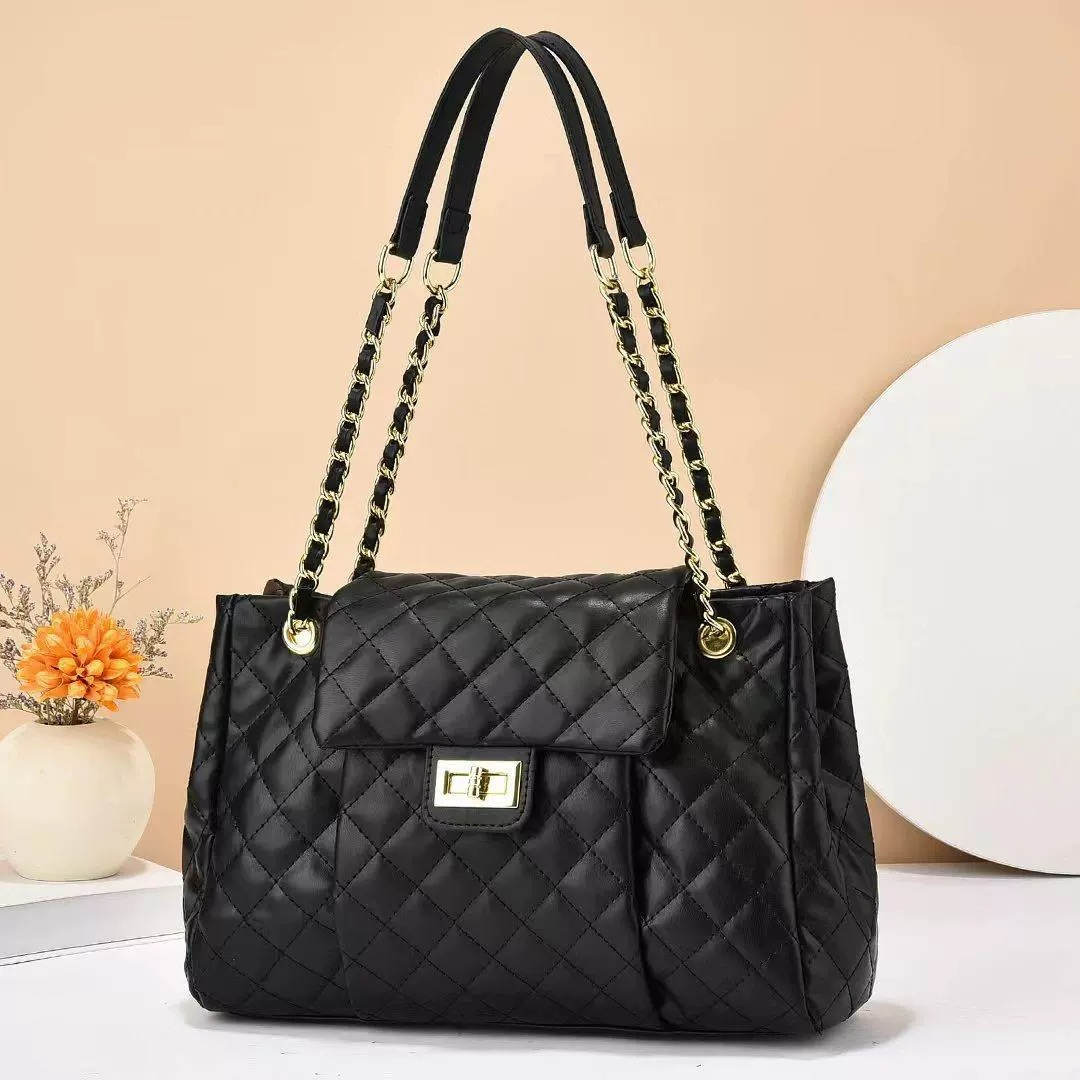 Schultertasche mit Kettenriemen ⎜ Große Damenhandtasche mit Rautensteppung und Sicheren Drehverschluss