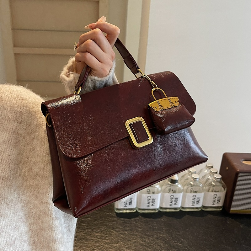 Handtasche für Damen ⎜ Elegante Schultertasche mit Schloss-Detail