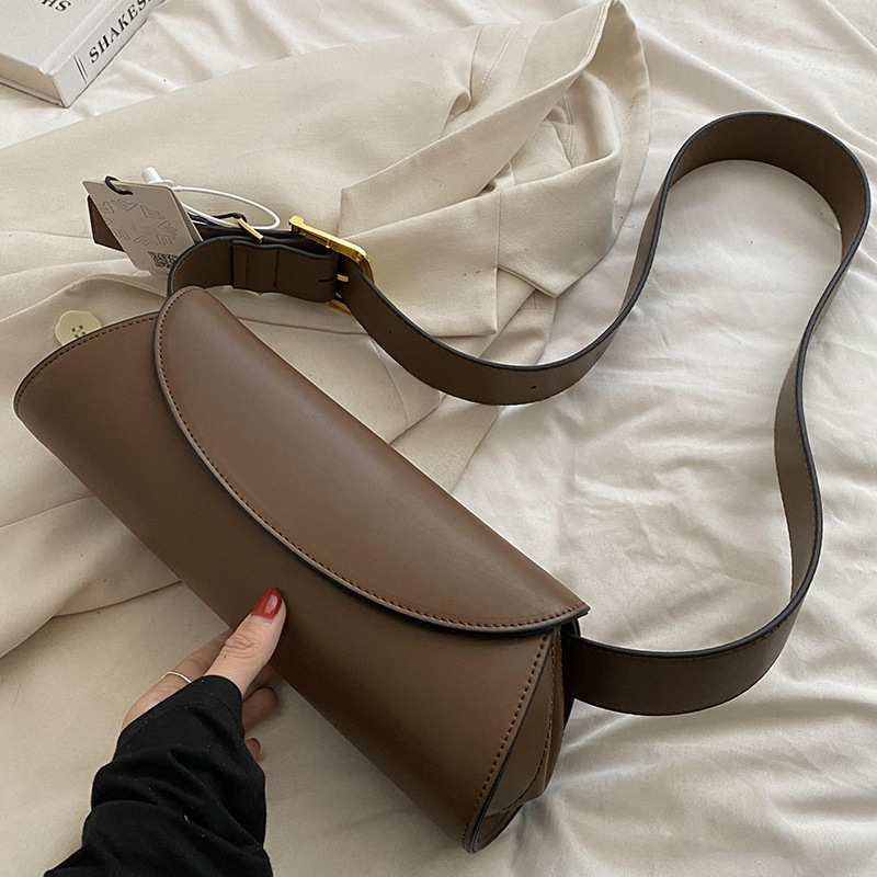 Moderne Gürteltasche für Damen ⎜ Schlanke Bauchtasche aus Kunstleder mit verstellbarem Gürtel