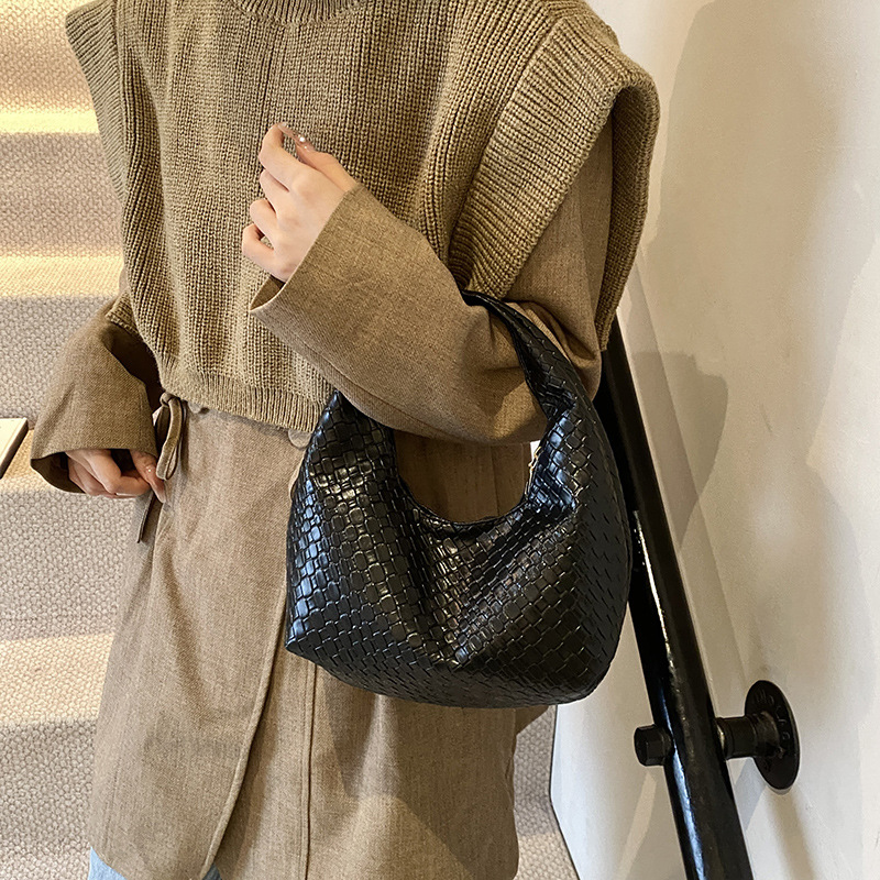Modische Schultertasche für Damen ⎜ Stilvolle Handtasche im Modernen Schlangenleder-Look