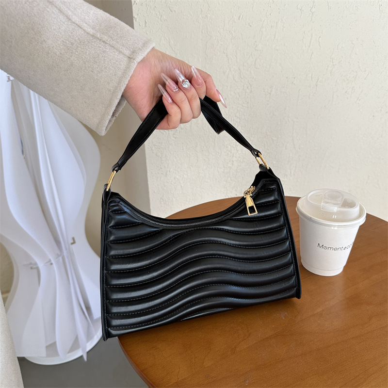 Schultertasche für Damen ⎜ Schlichte Unterarmtasche mit Strukturdesign für Alltag und Büro