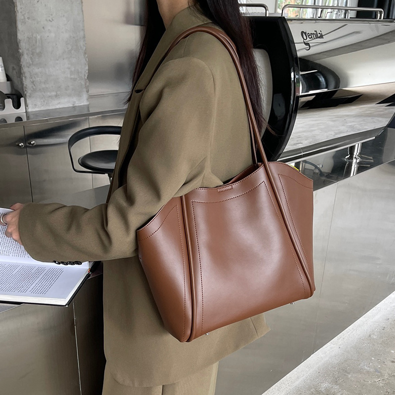 Damen Schultertasche aus Echtleder ⎜ Große Tragetasche mit Eleganter Form und Langen Tragegriffen
